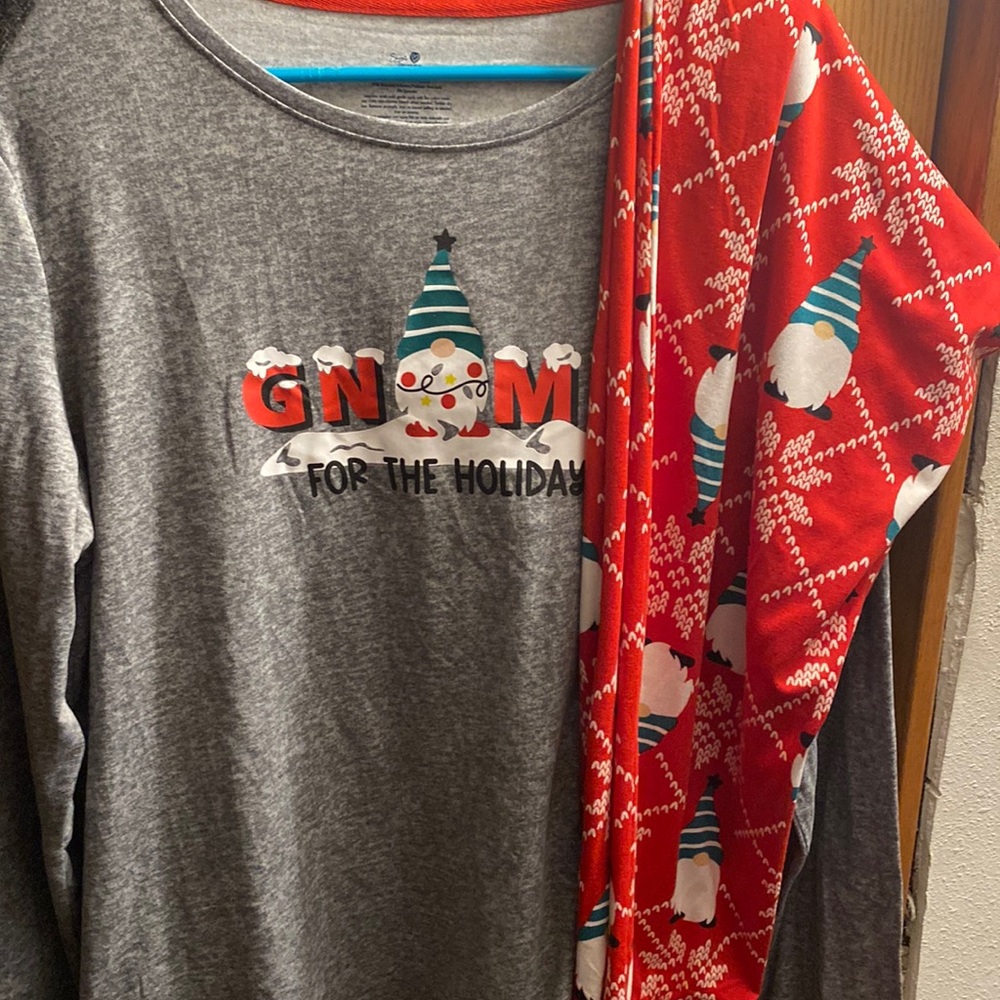 Size large pajamas never worn tags on